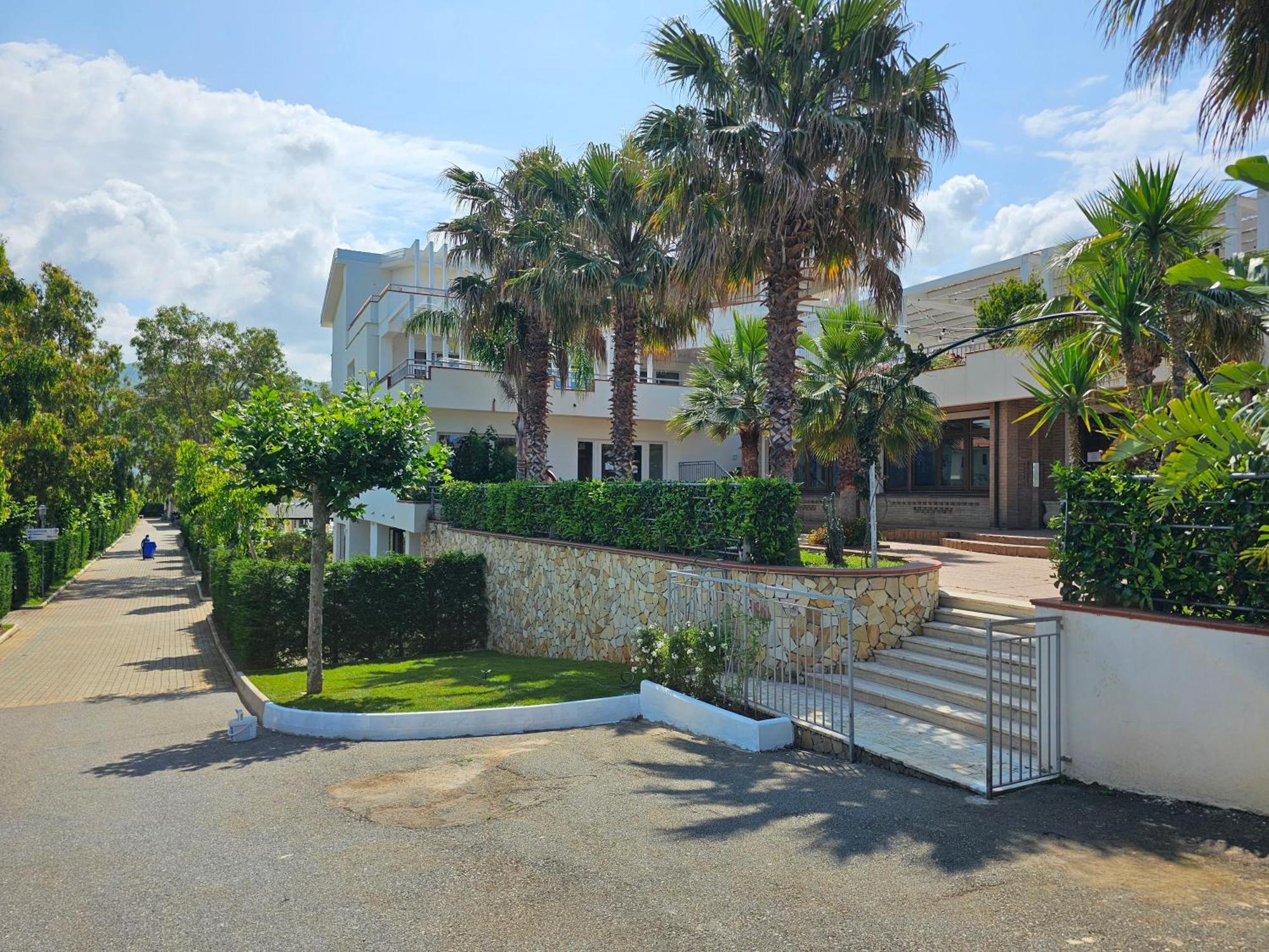 Suite Hotel Dominicus Grisolia Exterior photo